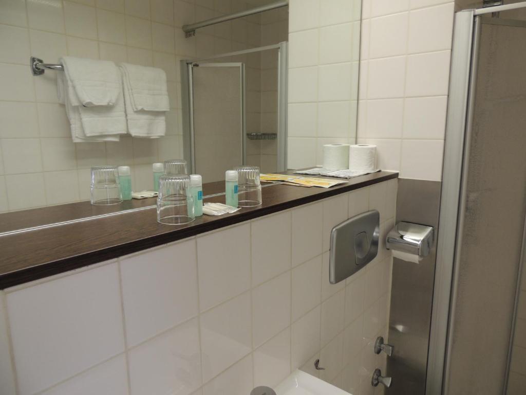 Aaa Budget Hotel Koln Bagian luar foto