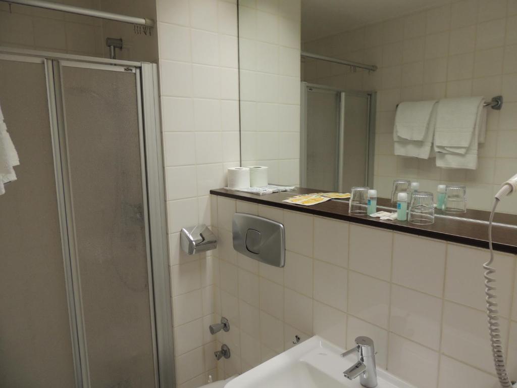 Aaa Budget Hotel Koln Bagian luar foto