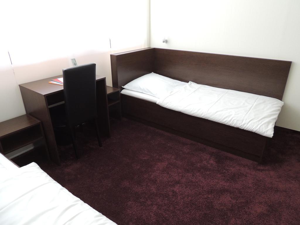 Aaa Budget Hotel Koln Bagian luar foto